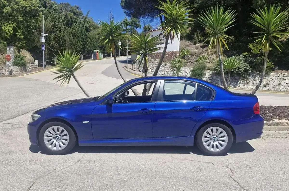 Usado BMW 320 177 CV (130 kW) 2009 Azul Berlina