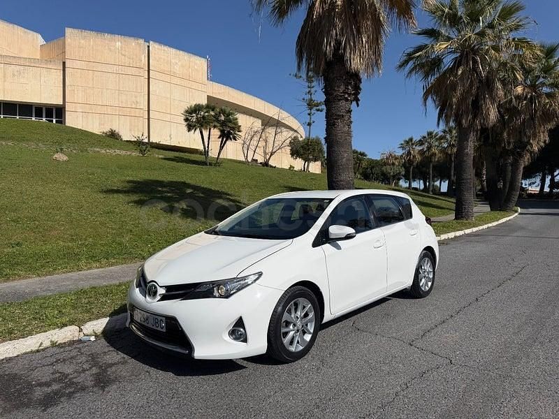 Usado Toyota Auris Active 132 CV (97 kW) 2014 Blanco Berlina