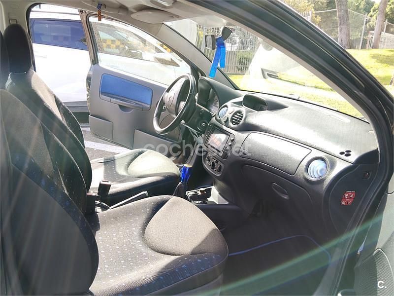 Käytetty Citroën C2 61 HP (44 kW) 2004 Musta Viistoperä