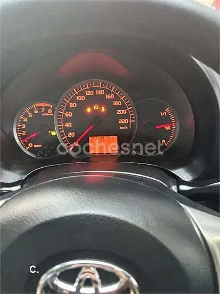 Usado Toyota Yaris Active 69 CV (50 kW) 2013 Gris / plata Utilitario