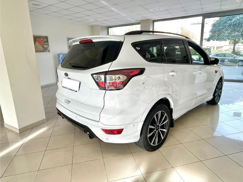 Usado Ford Kuga ST-Line 150 CV (110 kW) 2017 Blanco SUV