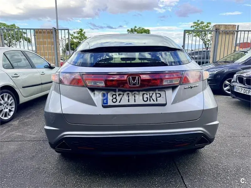Usado Honda Civic Executive 140 CV (102 kW) 2009 Gris / plata Berlina