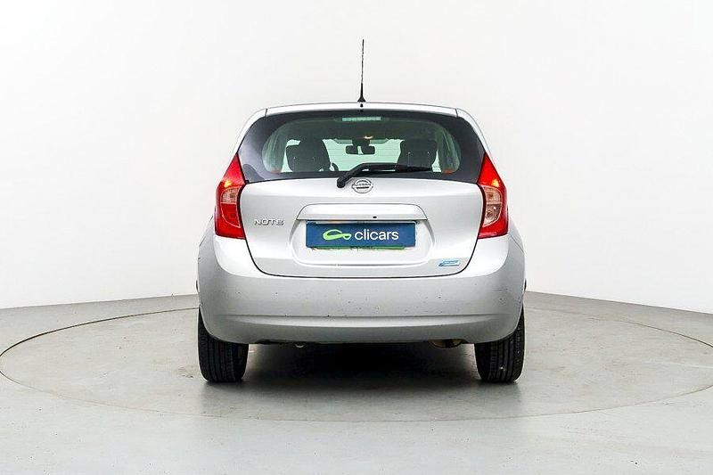 Usado Nissan Note Acenta 80 CV (58 kW) 2014 Gris Monovolumen