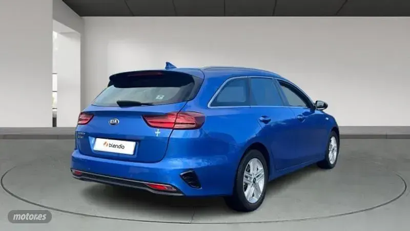 Usado Kia Ceed Sportswagon 136 CV (100 kW) 2022 Azul Familiar
