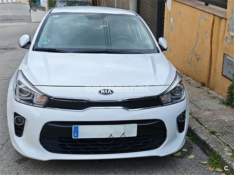 Usado Kia Rio 100 CV (73 kW) 2018 Blanco Berlina