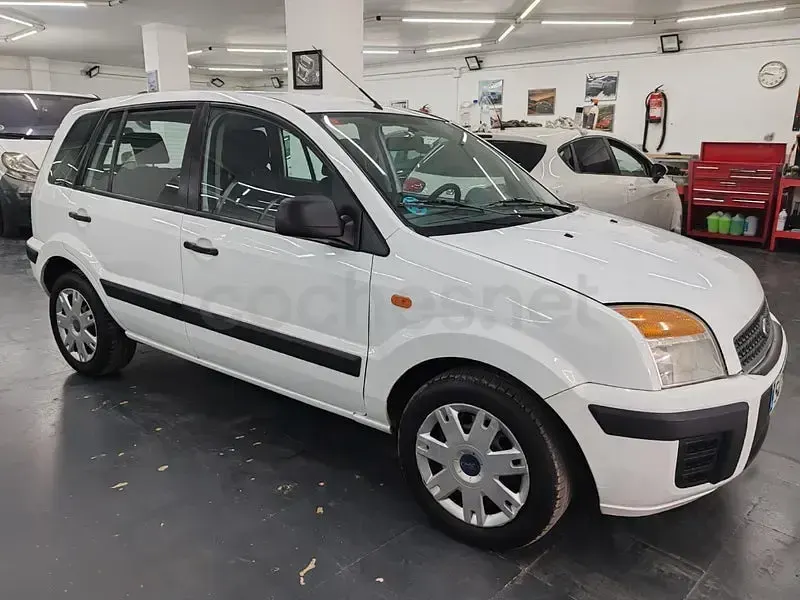 Usado Ford Fusion Ambiente 80 CV (58 kW) 2011 Blanco Utilitario