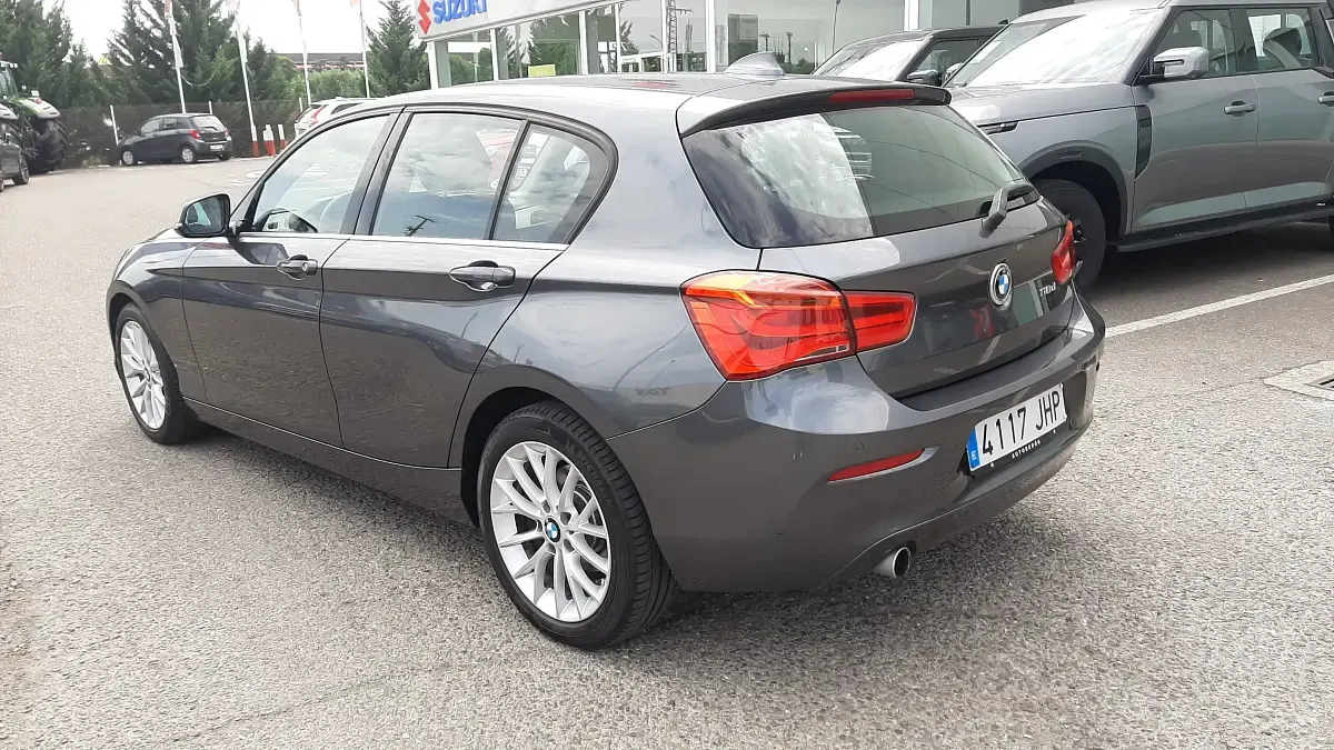 Usado BMW 118 150 CV (110 kW) 2015 Gris Utilitario