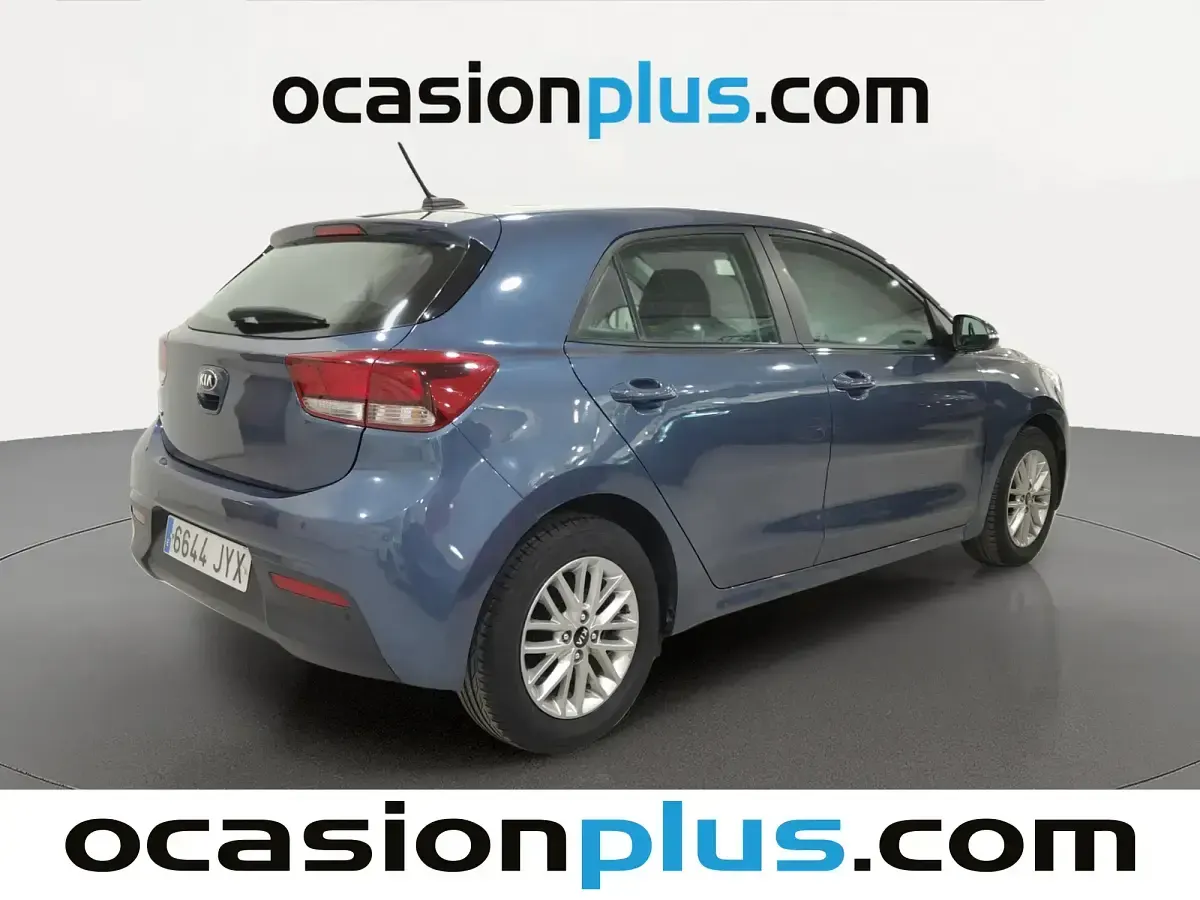 Usado Kia Rio 84 CV (61 kW) 2017 Azul Berlina