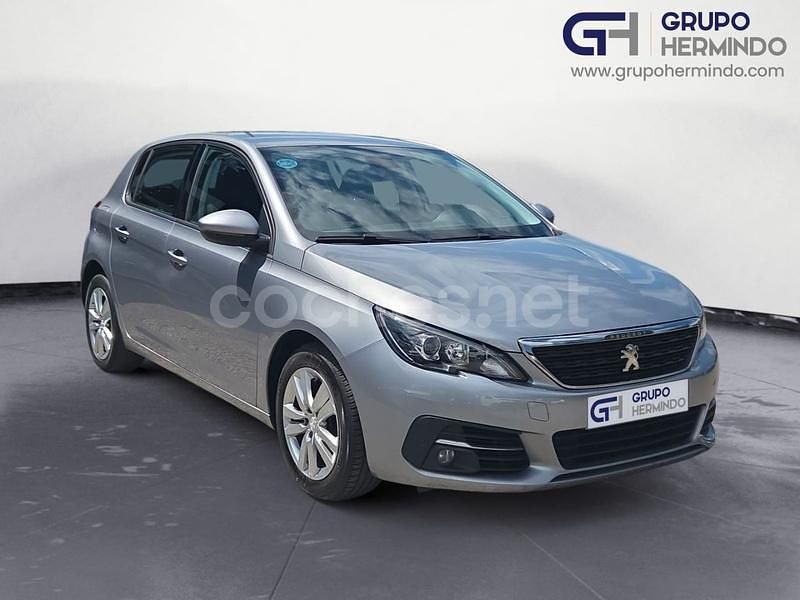 Usado Peugeot 308 Active 100 CV (73 kW) 2021 Gris Berlina