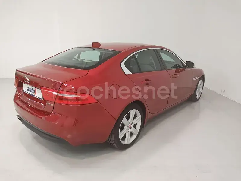 Usado Jaguar XE Pure 180 CV (132 kW) 2017 Granate Berlina