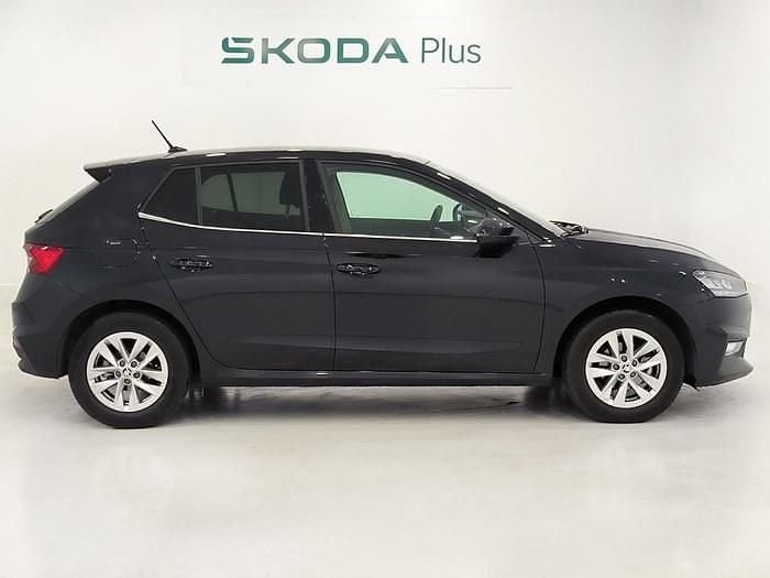 Usado Skoda Fabia Selection 95 CV (69 kW) 2025 Negro Utilitario