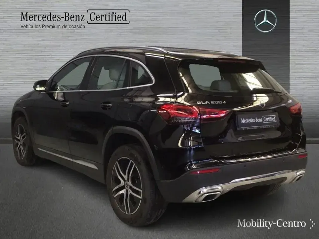Usado Mercedes GLA200 Progressive 150 CV (110 kW) 2022 Nachtschwarz  unilack SUV