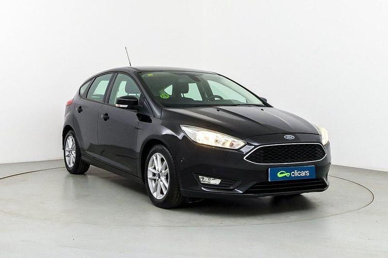 Usado Ford Focus Trend+ 125 CV (91 kW) 2016 Negro Berlina