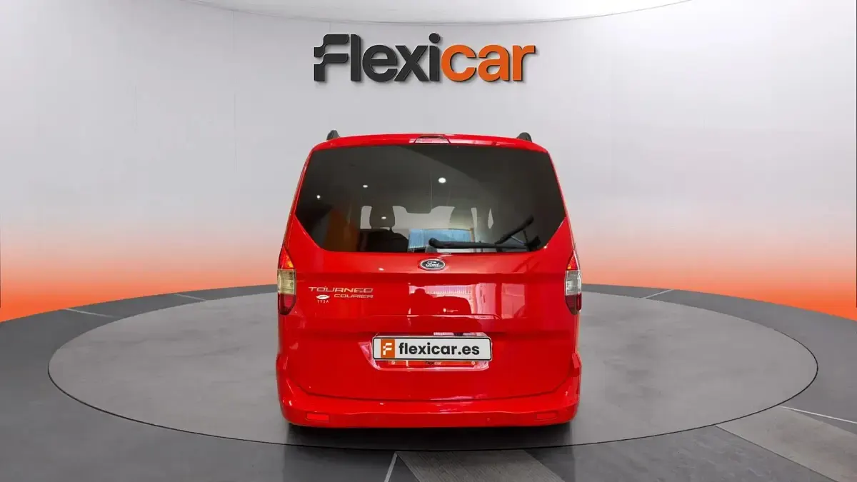Usado Ford Tourneo Courier Trend 100 CV (73 kW) 2019 Rojo Monovolumen