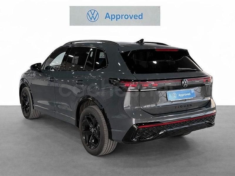 Usado VW Tiguan R-line 204 CV (150 kW) 2025 Gris / plata SUV