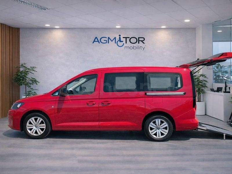 Usado VW Caddy Maxi 102 CV (75 kW) 2024 Rojo Monovolumen