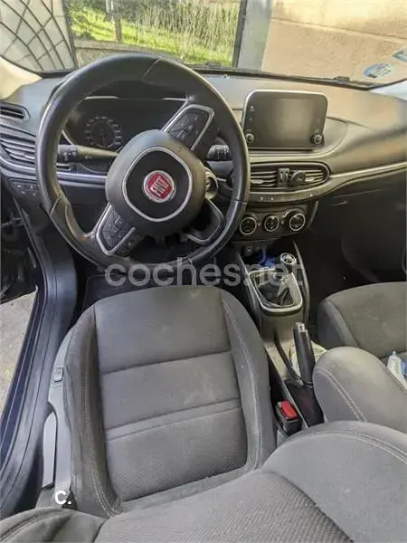 Usado Fiat Tipo Lounge 120 CV (88 kW) 2018 Azul Familiar