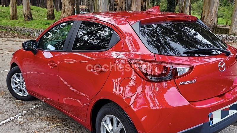 Usado Mazda 2 90 HP (66 kW) 2018 Vermelho Sedan