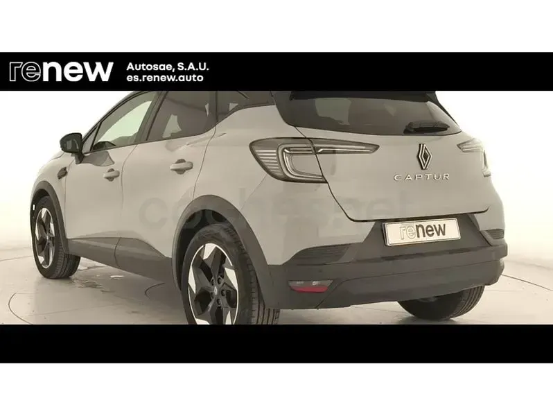 Usado Renault Captur Techno 100 CV (73 kW) 2025 Gris / plata SUV