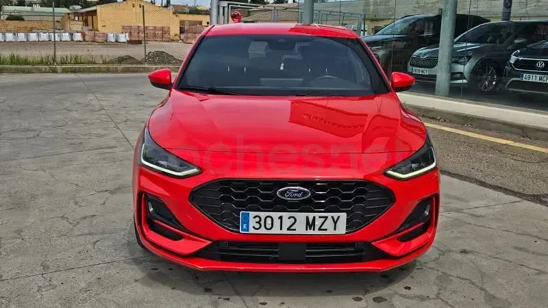 Usado Ford Focus ST-Line 125 CV (91 kW) 2025 Rojo Berlina