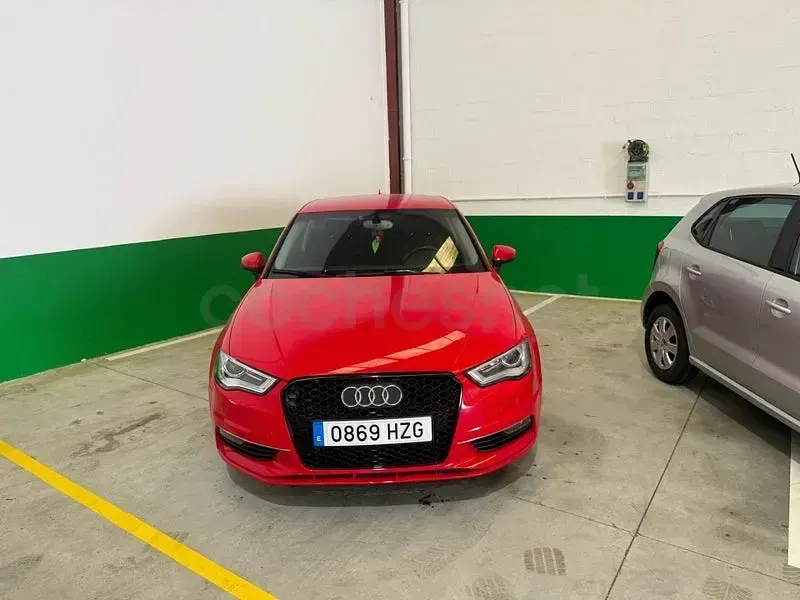 Usado Audi A3 Ambition 110 CV (80 kW) 2014 Rojo Berlina