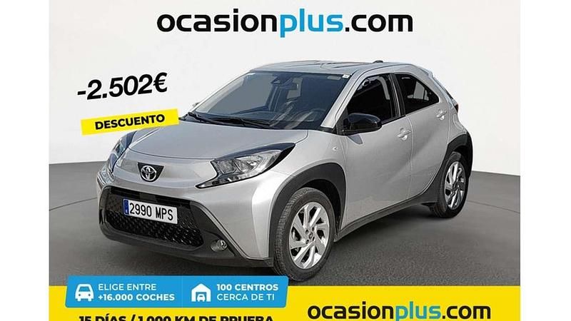 Gris Usado 2024 Toyota Aygo Play Utilitario | 12.991 € (Buen precio) - Imagen 1/4