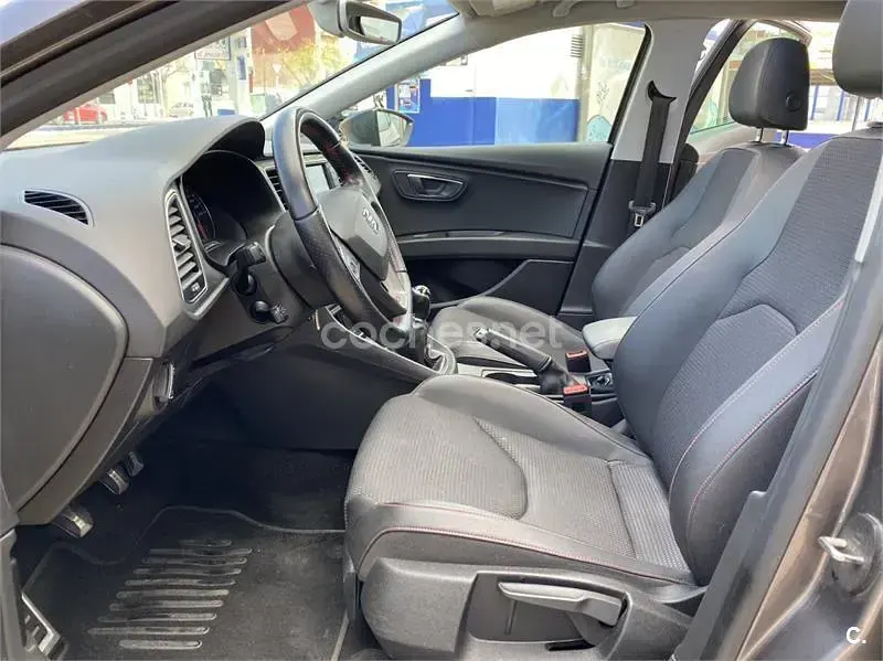 Usado Seat Leon FR 150 CV (110 kW) 2016 Gris / plata Berlina