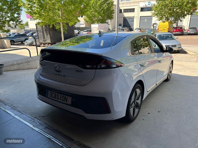 Usado Hyundai Ioniq 141 CV (103 kW) 2021 Negro Utilitario