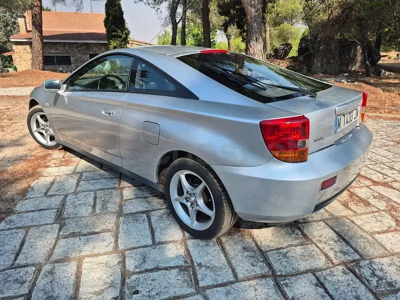 Usado Toyota Celica 143 CV (105 kW) 1999 Gris / plata Coupe