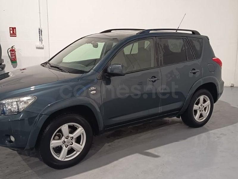 Usado Toyota RAV4 Premium 177 CV (130 kW) 2006 Gris / plata SUV