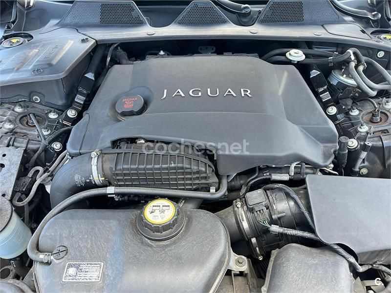 Usado Jaguar XJ Luxury 340 CV (250 kW) 2012 Gris / plata Berlina