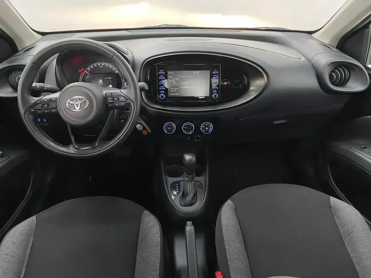 Usado Toyota Aygo X Play 72 CV (52 kW) 2023 Negro SUV