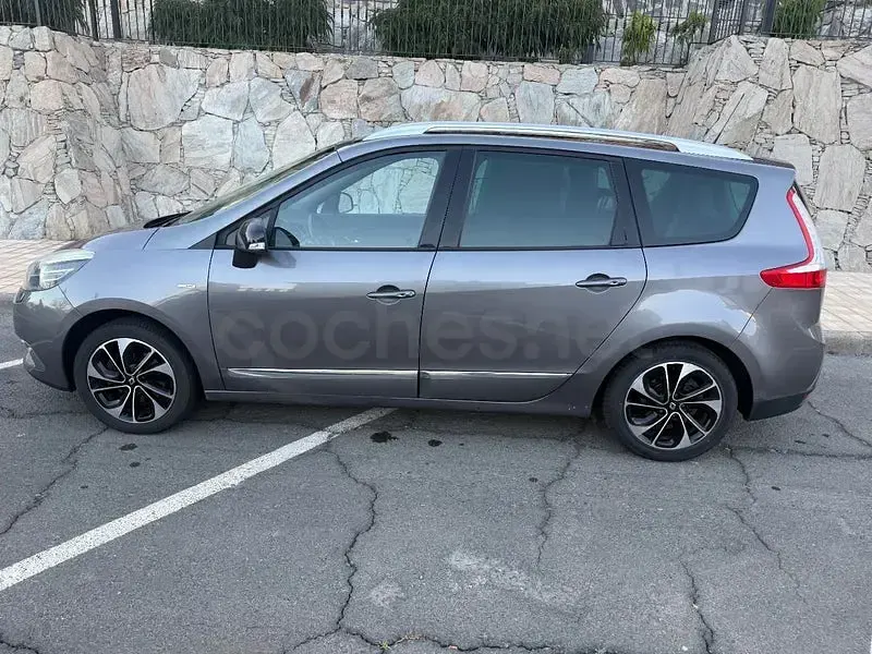 Usado Renault Scénic Bose Edition 110 CV (80 kW) 2015 Gris / plata Monovolumen