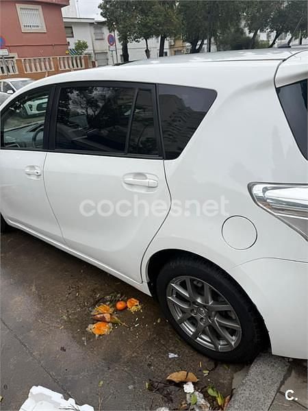 Usado Toyota Verso Comfort 112 CV (82 kW) 2014 Blanco Monovolumen