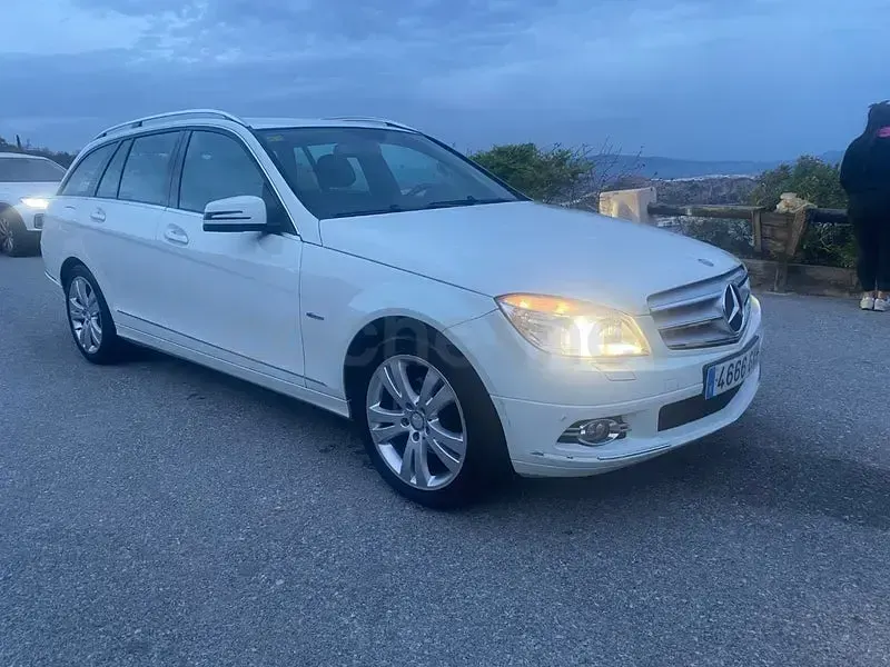Usado Mercedes C200 136 CV (100 kW) 2010 Blanco Familiar