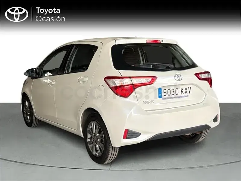 Usado Toyota Yaris Business Edition 69 CV (50 kW) 2019 Blanco Berlina