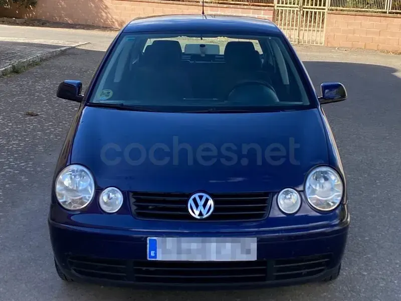 Usado VW Polo Trendline 75 CV (55 kW) 2004 Azul Berlina