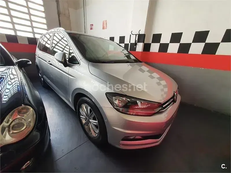 Usado VW Touran Sportline 150 CV (110 kW) 2017 Gris / plata Monovolumen