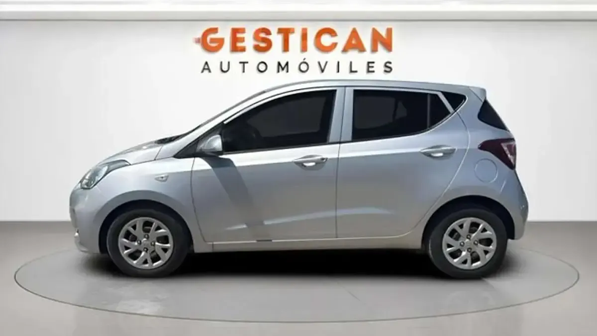 Usado Hyundai i10 87 CV (63 kW) 2019 Plateado Utilitario