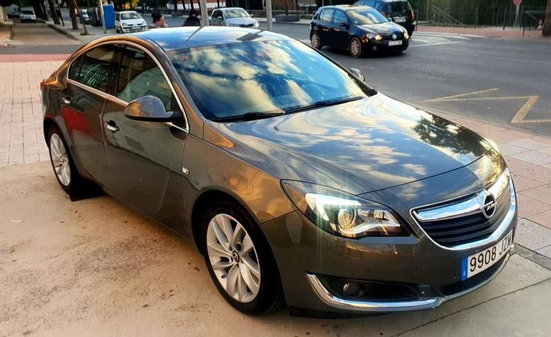Usado Opel Insignia Excellence 136 CV (100 kW) 2017 Gris Berlina