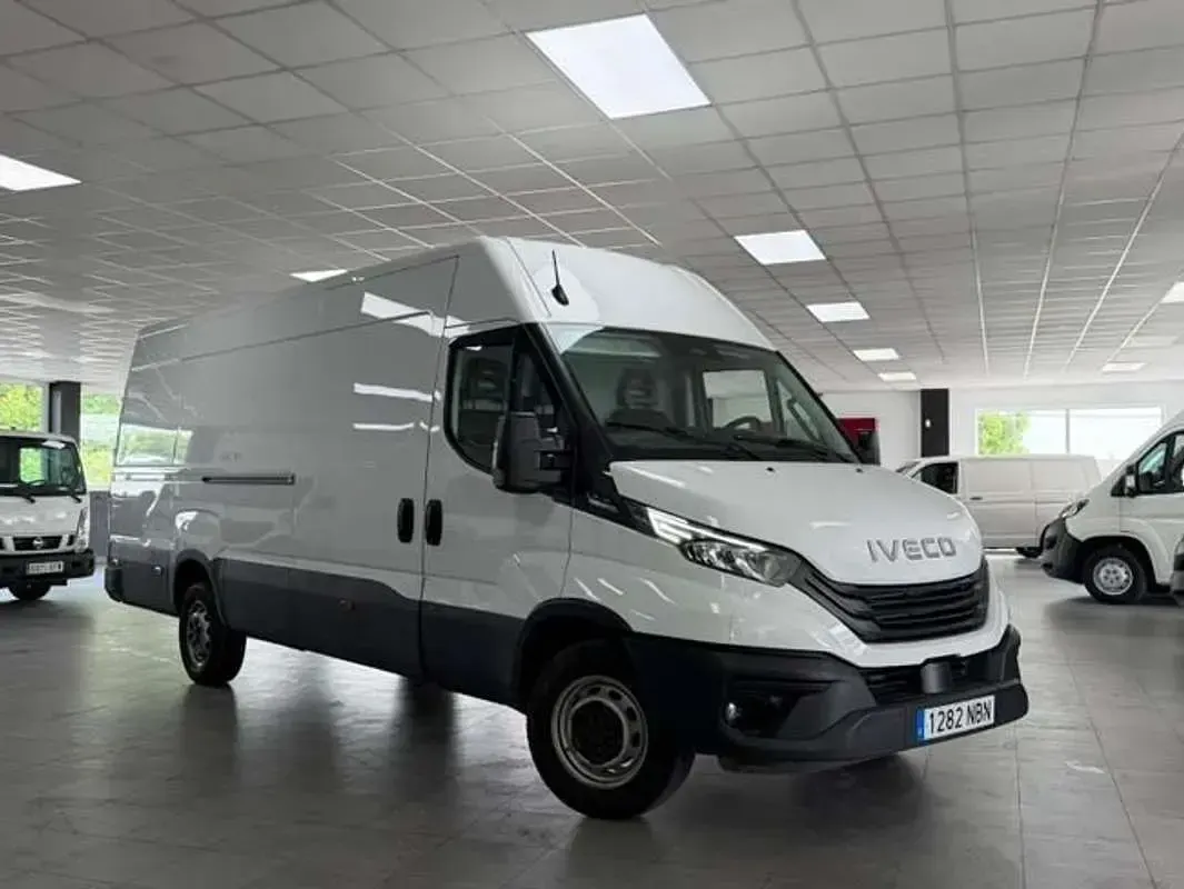 Usado Iveco Daily 160 CV (117 kW) 2023 Blanco Van