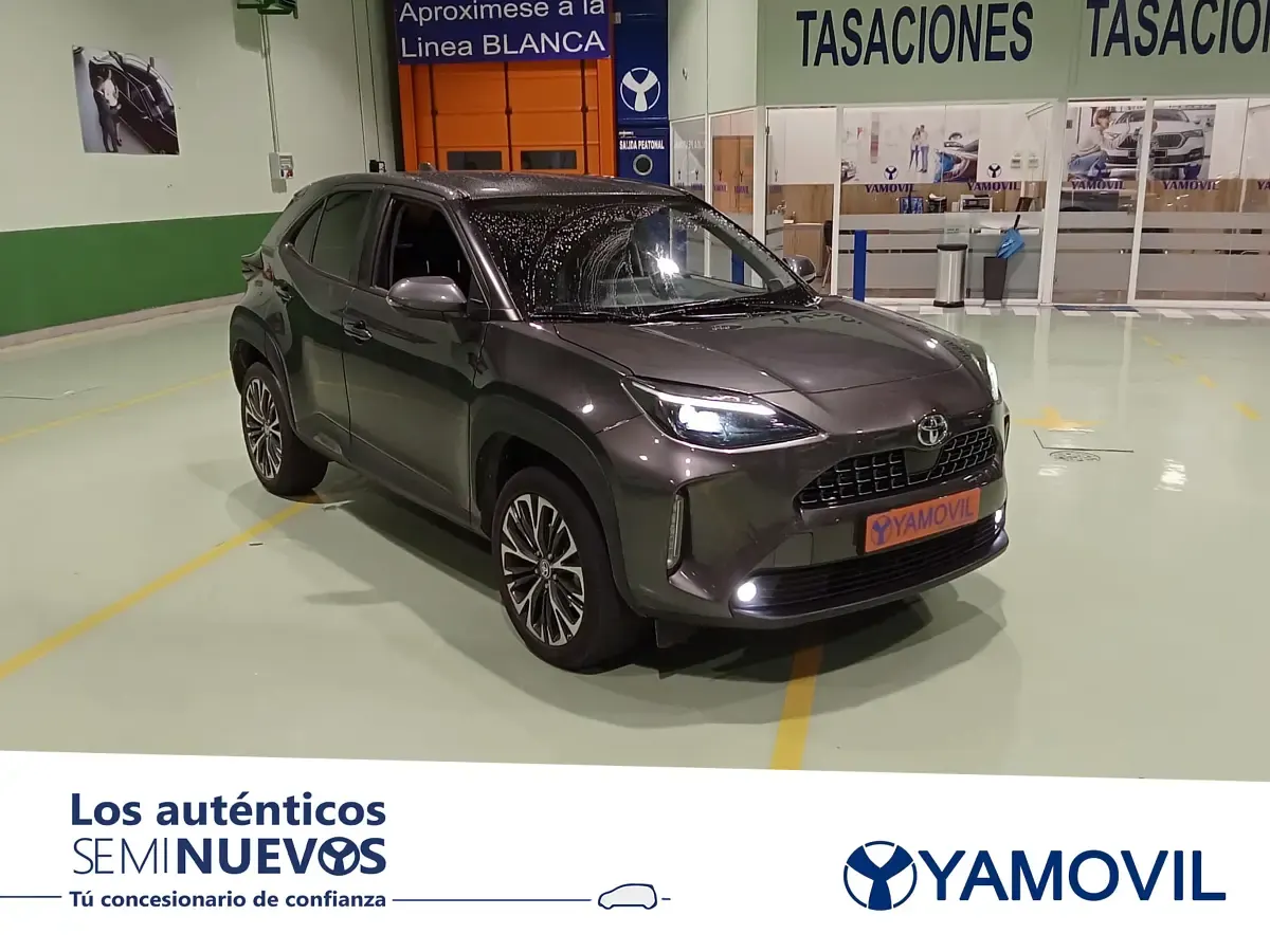 Usado Toyota Yaris Style 116 CV (85 kW) 2021 Gris Utilitario