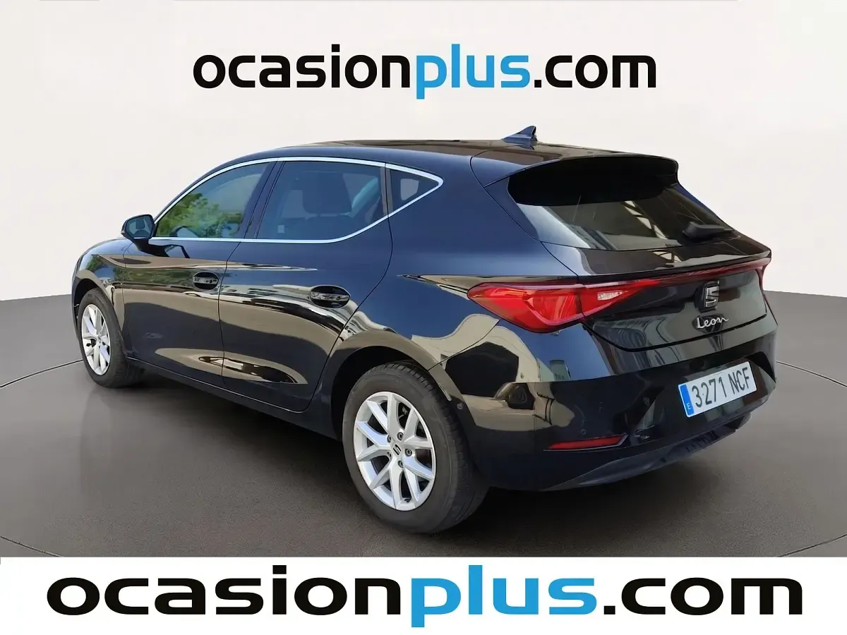 Usado Seat Leon Style 116 CV (85 kW) 2025 Negro Utilitario