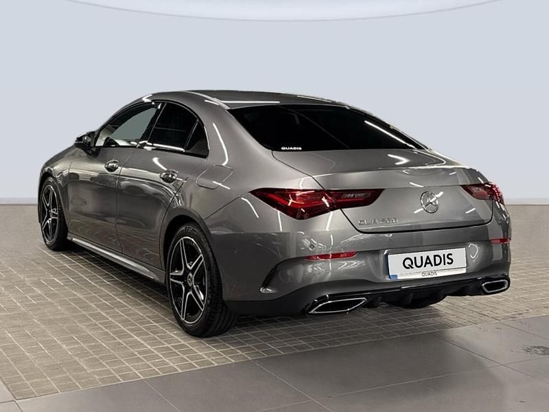 Usado Mercedes CLA200 163 CV (119 kW) 2025 Gris Berlina