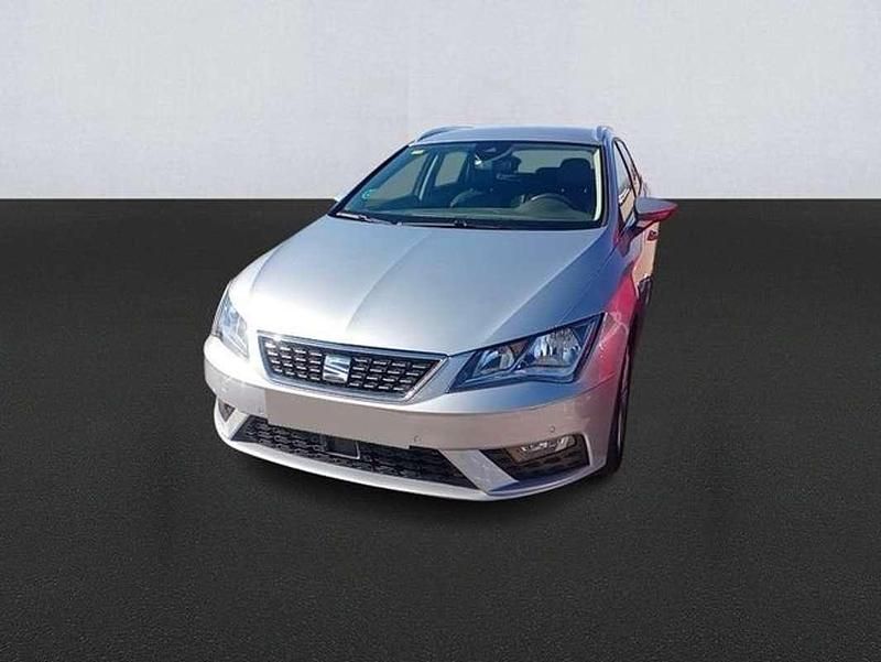 Usado Seat Leon XCELLENCE 150 CV (110 kW) 2020 Plateado Familiar