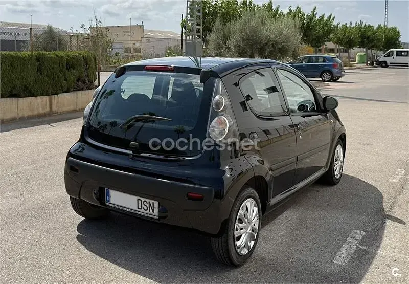 Usado Citroën C1 68 CV (50 kW) 2006 Negro Utilitario