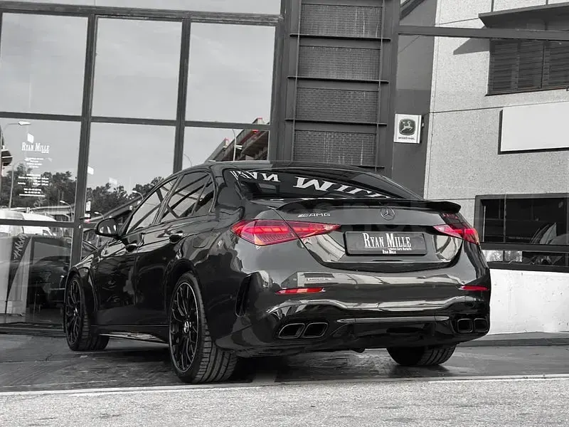 Usado Mercedes C63S AMG 680 CV (500 kW) 2024 Gris / plata Berlina