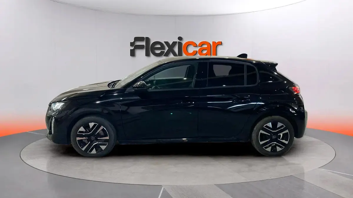 Usado Peugeot 208 Allure 101 CV (74 kW) 2025 Negro Utilitario