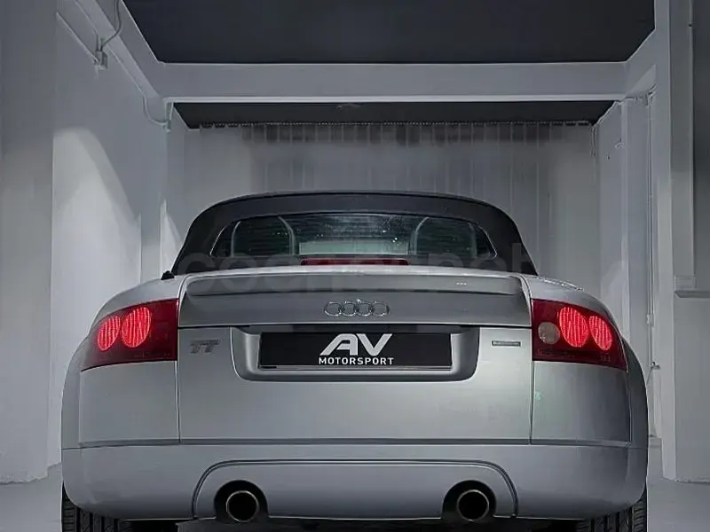 Usado Audi TT Roadster Sport 225 CV (165 kW) 2003 Gris / plata Descapotable