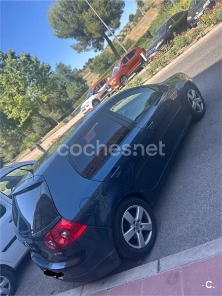 Azul Usado 2006 VW Golf V Sportline Berlina | 4300 € (Buen precio) - Imagen 1/4